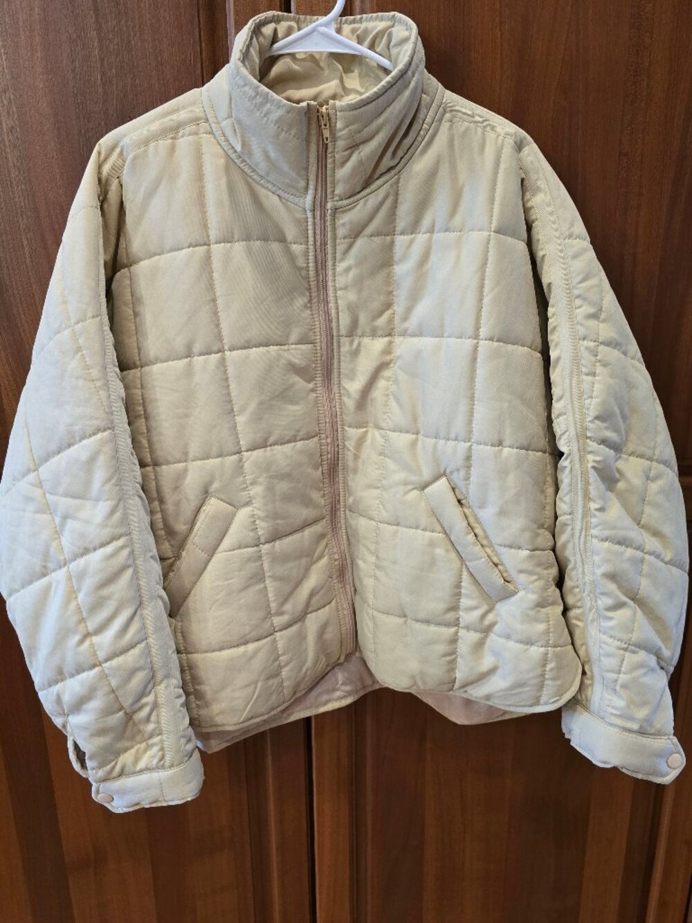 HYFVE Women Cream Bomber front Zip Lined Cozy Puffer Jacket Sz L